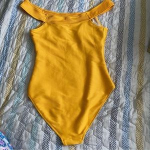 NWT old navy off the shoulder ribbed one piece yellow large swimsuit padded
